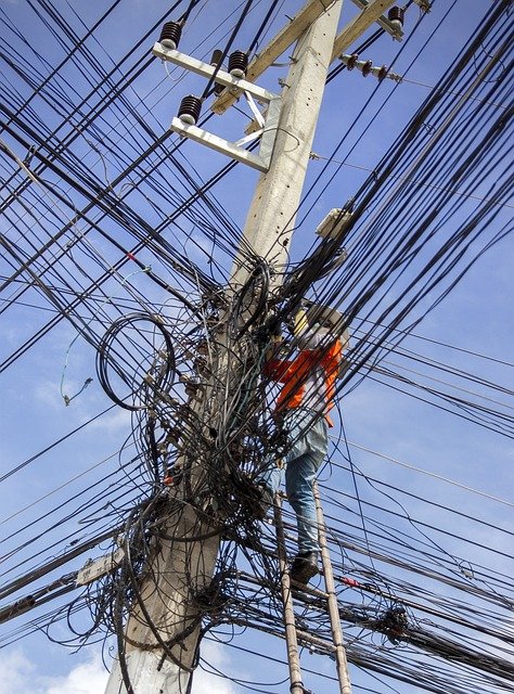 electrical-cable-mess-2654084_640