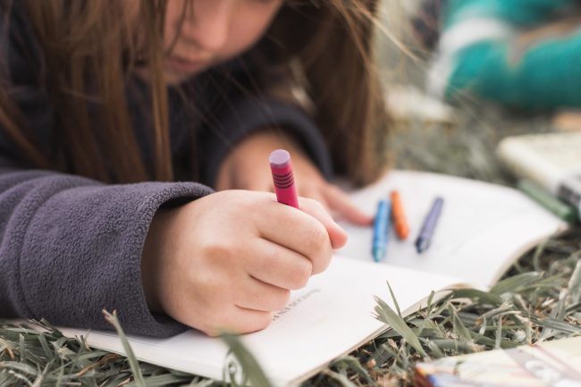 anonymous-girl-drawing-grass
